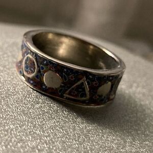 Triangle floral ring